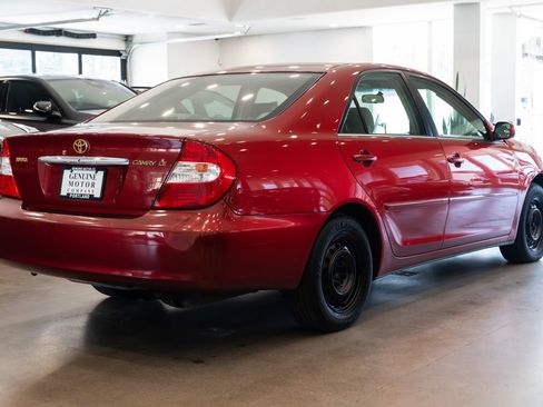 Used 2003 Toyota Camry LE w/ Preferred Accessory Pkg FWD image 4