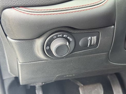 Used 2025 Dodge Durango GT AWD/4WD image 32