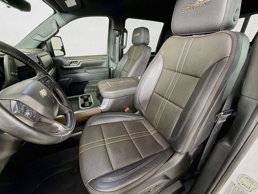 Used 2025 Chevrolet Silverado 2500 High Country w/ Technology Package AWD/4WD image 12