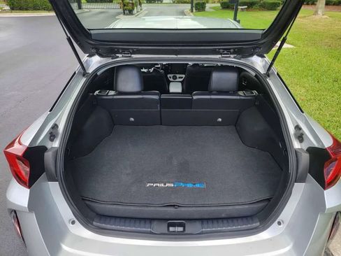 Used 2018 Toyota Prius Prime Advanced w/ Carpet Mat Package FWD image 7