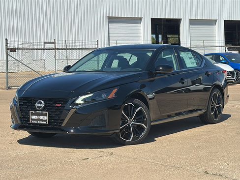 New 2025 Nissan Altima 2.5 SR w/ SR Premium Package image 2