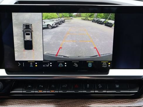 Used 2022 Chevrolet Silverado 1500 LT Trail Boss w/ LT Trail Boss Premium Package AWD/4WD image 12