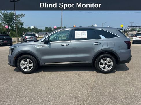 Used 2024 Kia Sorento LX FWD image 2