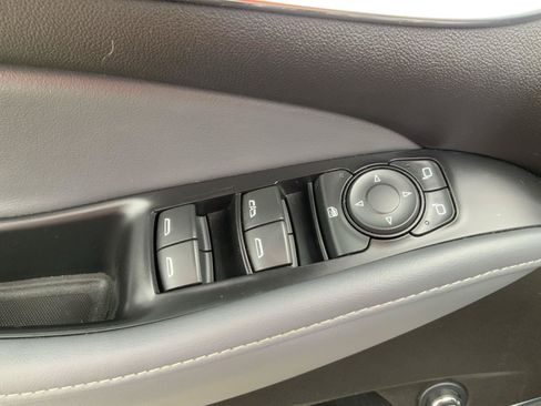 Used 2021 Buick Enclave Essence w/ Sound and Sites Package AWD/4WD image 21