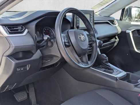 Used 2020 Toyota RAV4 LE image 9