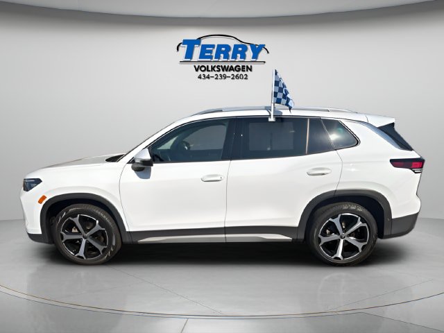 Certified 2025 Volkswagen Tiguan SE FWD image 2
