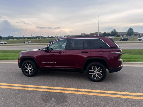 Certified 2025 Jeep Grand Cherokee Limited w/ Luxury Tech Group II RWD image 7