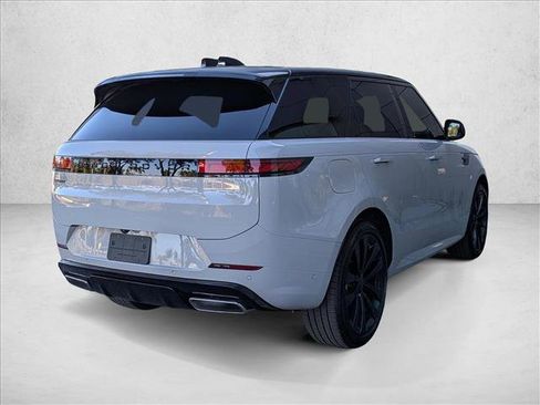 New 2026 Land Rover Range Rover Sport Dynamic SE image 2