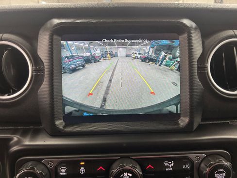 Used 2022 Jeep Wrangler Unlimited Sahara w/ Cold Weather Group image 20