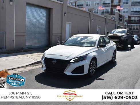 Used 2024 Nissan Sentra SV FWD image 2