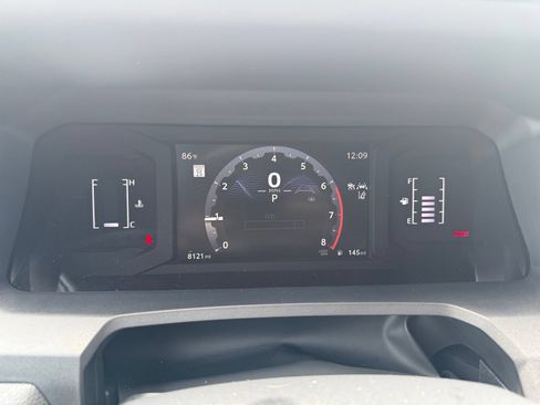 Used 2025 Toyota 4Runner SR5 AWD/4WD image 9