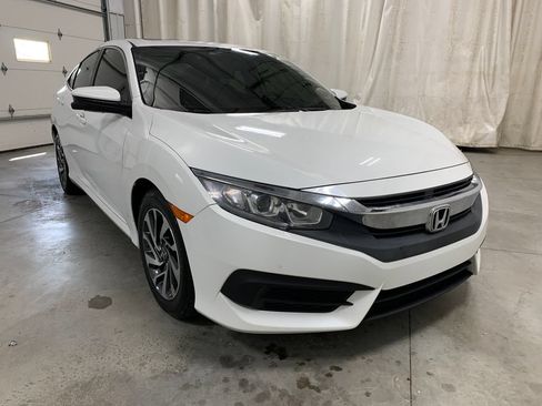 Used 2018 Honda Civic EX image 2