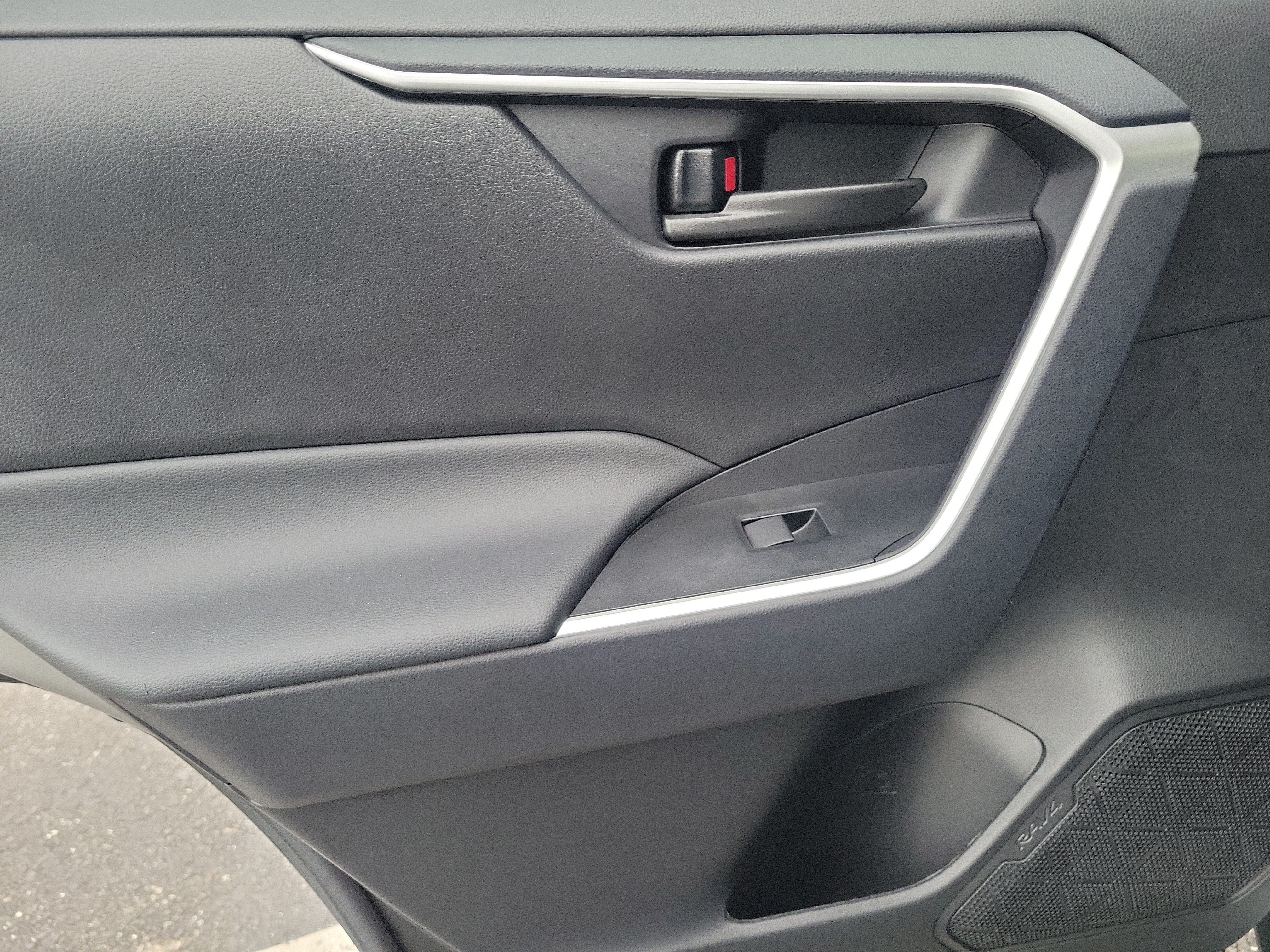Used 2024 Toyota RAV4 LE FWD image 13