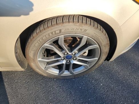 Used 2017 Ford Fusion SE w/ Equipment Group 201A AWD/4WD image 12