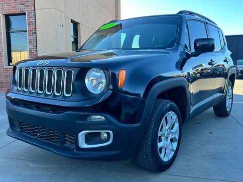 Used 2016 Jeep Renegade Latitude w/ Popular Equipment Group image 6
