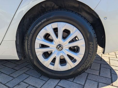 Certified 2020 Toyota Prius LE image 19