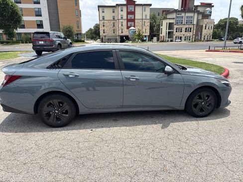 Used 2022 Hyundai Elantra SEL FWD image 6