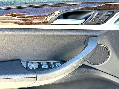 Used 2022 BMW X3 sDrive30i w/ Premium Package image 9