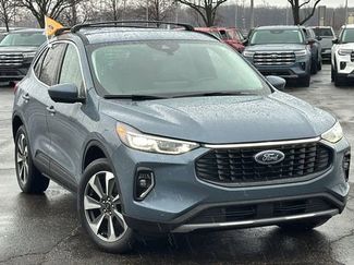 Certified 2023 Ford Escape Platinum w/ Class II Trailer Tow Package video 1