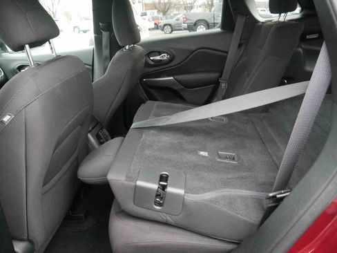 Used 2019 Jeep Cherokee Latitude w/ Popular Appearance Group image 14