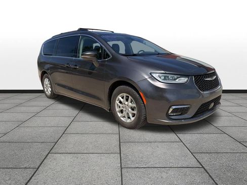 Used 2022 Chrysler Pacifica Touring-L image 7