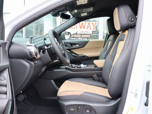 New 2026 Chevrolet Equinox ACTIV w/ Safety and Technology Package image 12