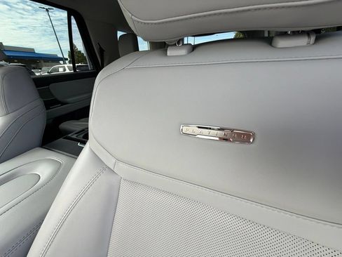 Used 2025 Ford Expedition Platinum AWD/4WD image 10