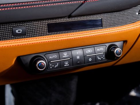 Used 2022 Ferrari F8 Tributo image 32