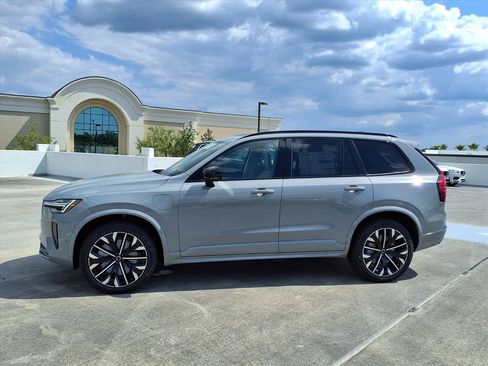 New 2026 Volvo XC90 T8 Ultra w/ Lounge Package AWD/4WD image 4