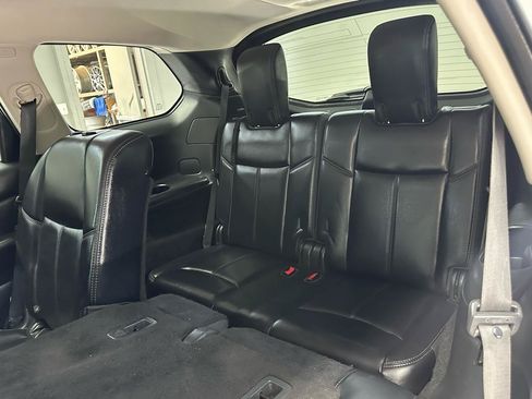Used 2019 Nissan Pathfinder SL FWD image 15