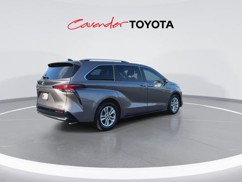 Certified 2021 Toyota Sienna Limited FWD image 8