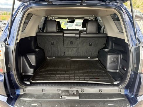 Used 2021 Toyota 4Runner Venture w/ Moonroof Package AWD/4WD image 9
