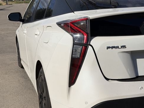 Used 2018 Toyota Prius Two w/ Prius Two Safety Plus Package FWD image 20