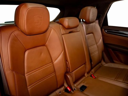 Used 2021 Porsche Cayenne Turbo image 31