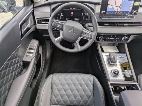New 2025 Mitsubishi Outlander SEL image 16