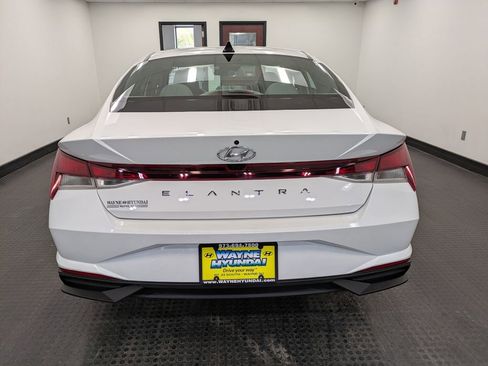 Used 2023 Hyundai Elantra SEL w/ Convenience Package FWD image 5