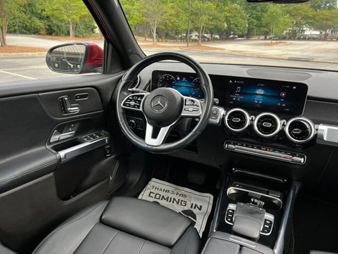 Used 2020 Mercedes-Benz GLB 250 4MATIC w/ Premium Package image 29