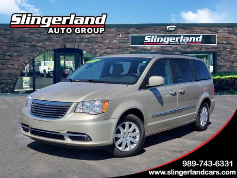 Used 2015 Chrysler Town & Country Touring FWD image 1