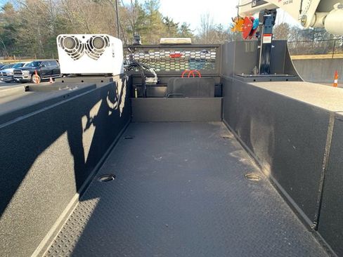 Used 2024 Ford F550 4x4 Regular Cab Super Duty image 18