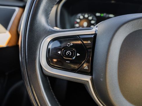 Used 2022 Volvo XC90 T6 Momentum w/ Climate Package image 28