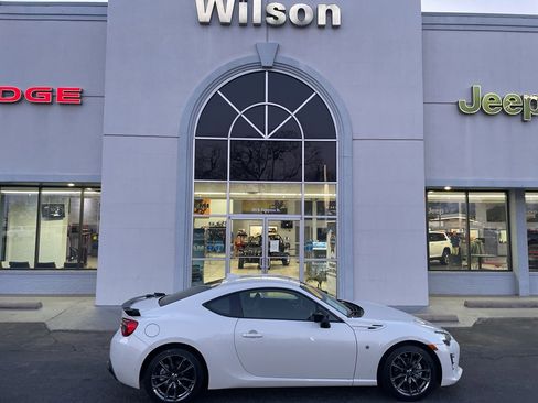 Used 2017 Toyota 86 image 1