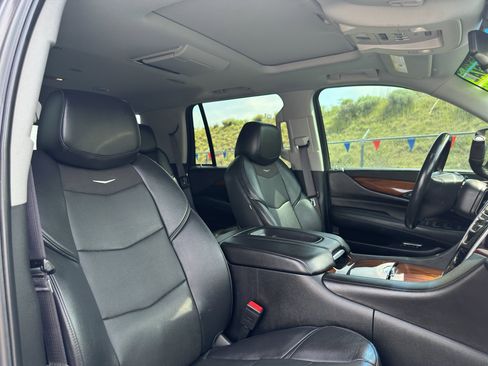 Used 2016 Cadillac Escalade Premium AWD/4WD image 14