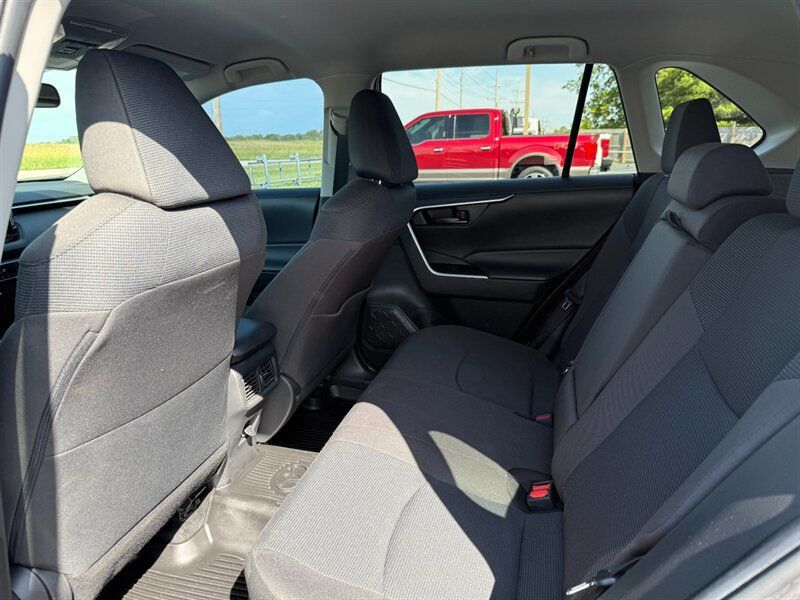 Used 2023 Toyota RAV4 LE AWD/4WD image 11