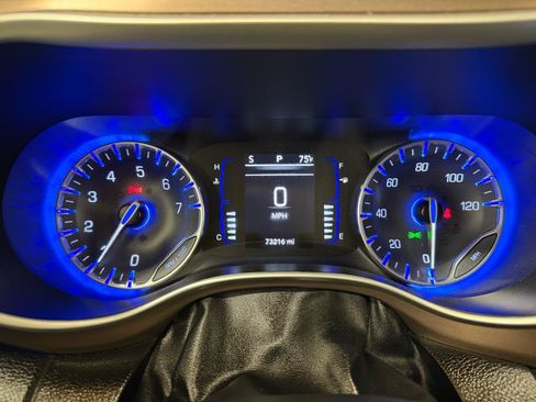 Used 2023 Chrysler Voyager LX FWD image 17