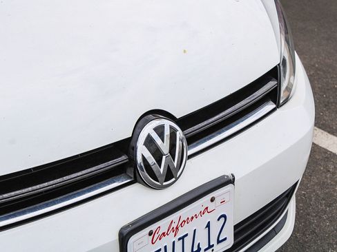 Used 2017 Volkswagen Golf Wolfsburg Edition FWD image 6
