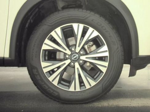 Certified 2022 Nissan Rogue SV FWD image 16