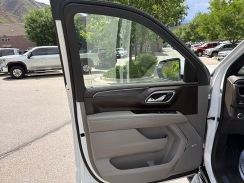 Used 2023 GMC Yukon SLT w/ SLT Premium Package AWD/4WD image 10