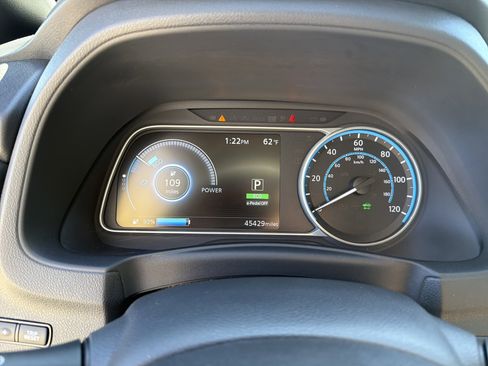 Used 2023 Nissan Leaf S image 15