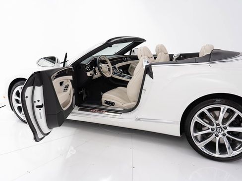 Used 2023 Bentley Continental GT Azure AWD/4WD image 17