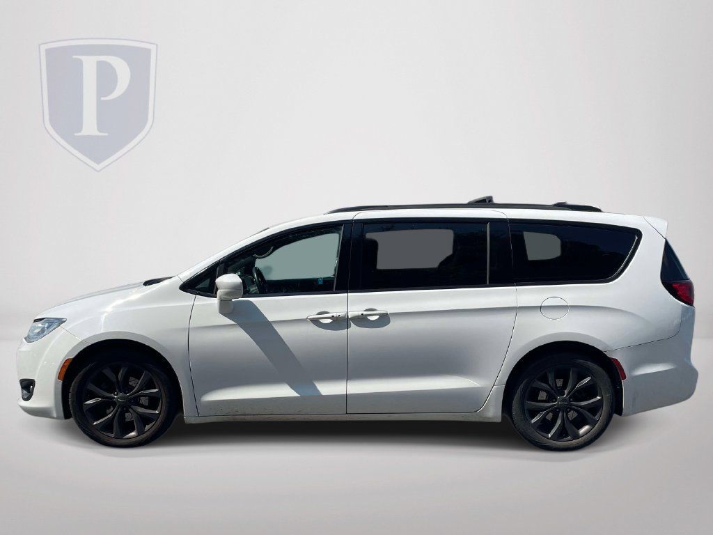 Used 2020 Chrysler Pacifica Touring-L Plus w/ S Appearance Package FWD image 4